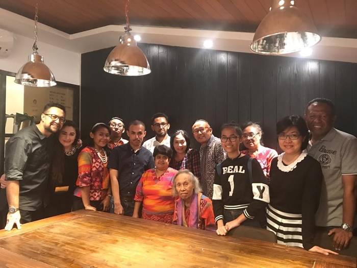 Potret harmonis 5 keluarga seleb beda agama saat perayaan Natal