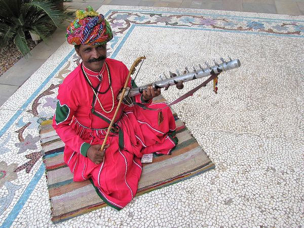 10 Alat musik ini berjasa bikin lagu India jadi rancak & enak didengar