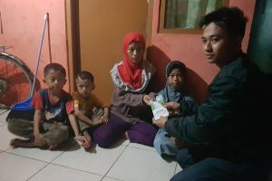 Kisah bocah Cikampek yang jual gorengan keliling demi ekonomi keluarga