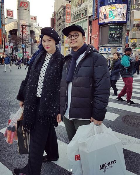 10 Momen liburan Derby Romero & istri di Jepang, jadi Natal pertama