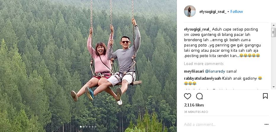 10 Momen seru liburan Ely Sugigi bareng berondong, dunia milik berdua