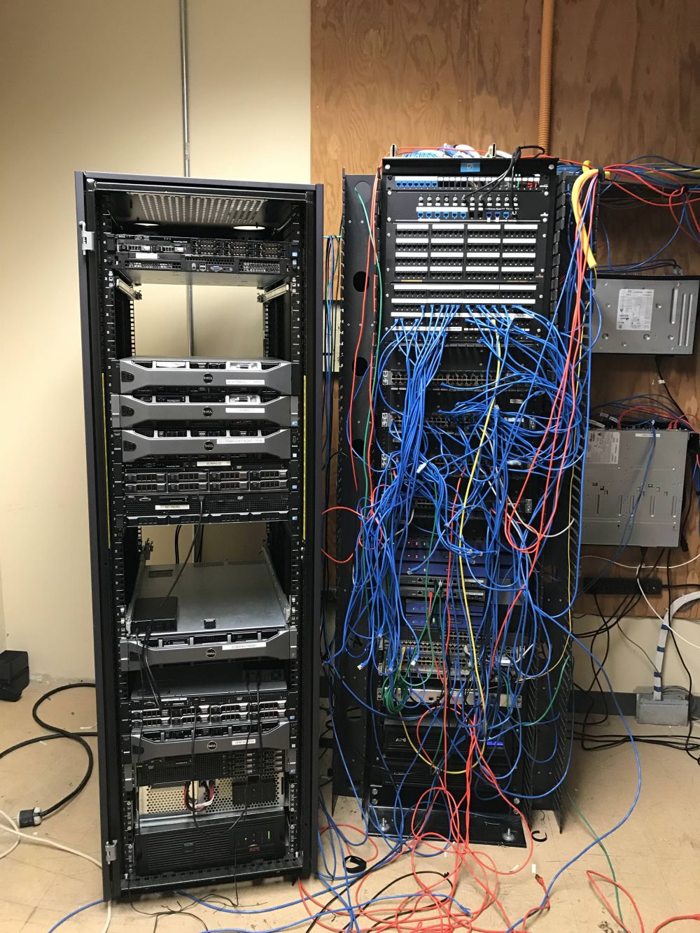 8 Foto transformasi kabel server setelah dirapikan ini bikin takjub