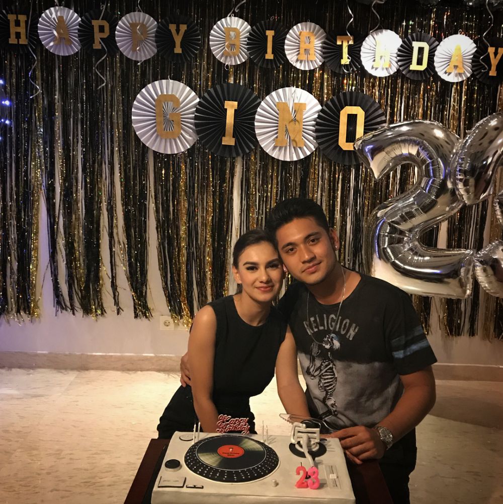 10 Pasangan seleb ini resmi jadian di tahun 2017, ciye!