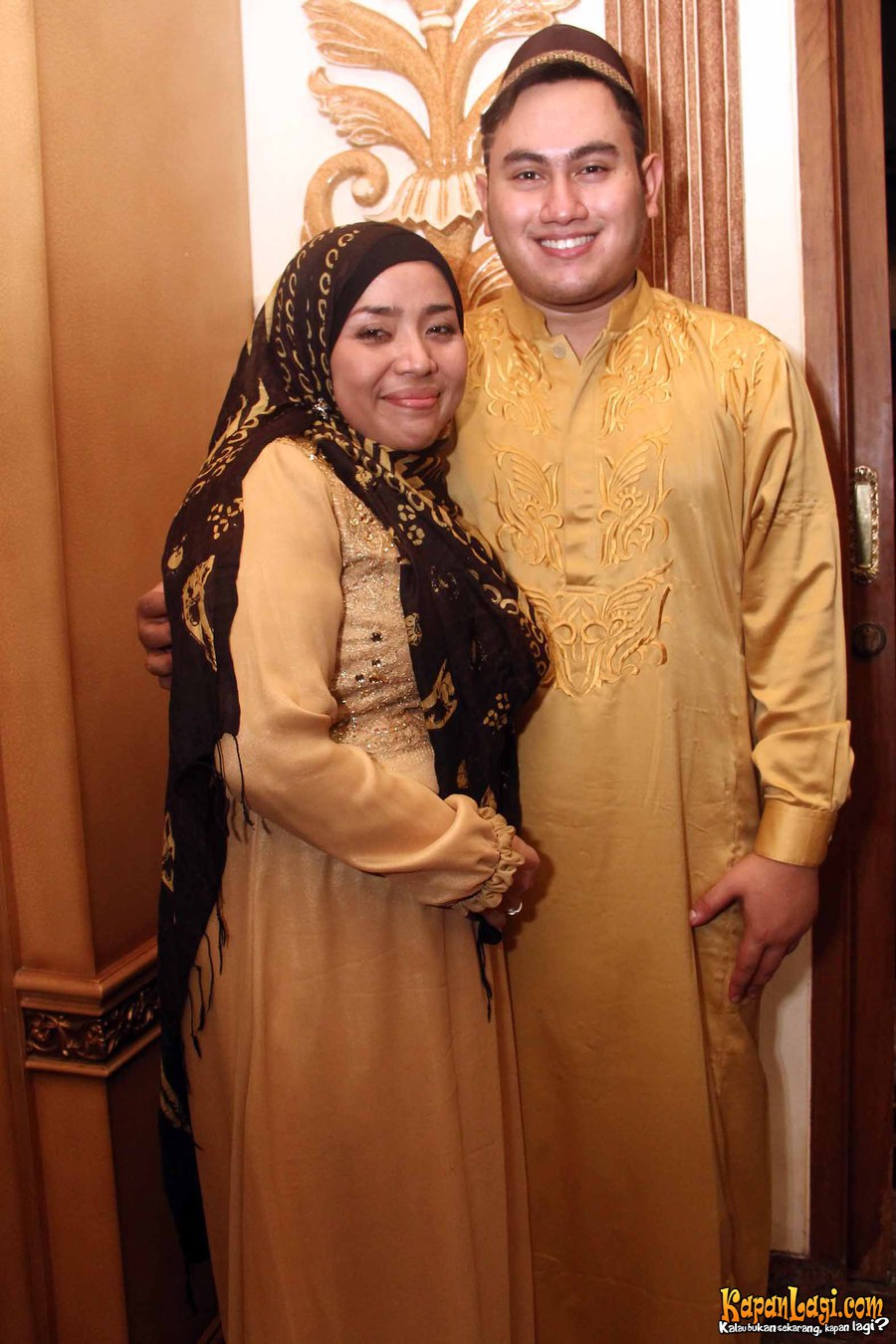 3 Artis ini bikin heboh usai berkali-kali dapat berondong ganteng