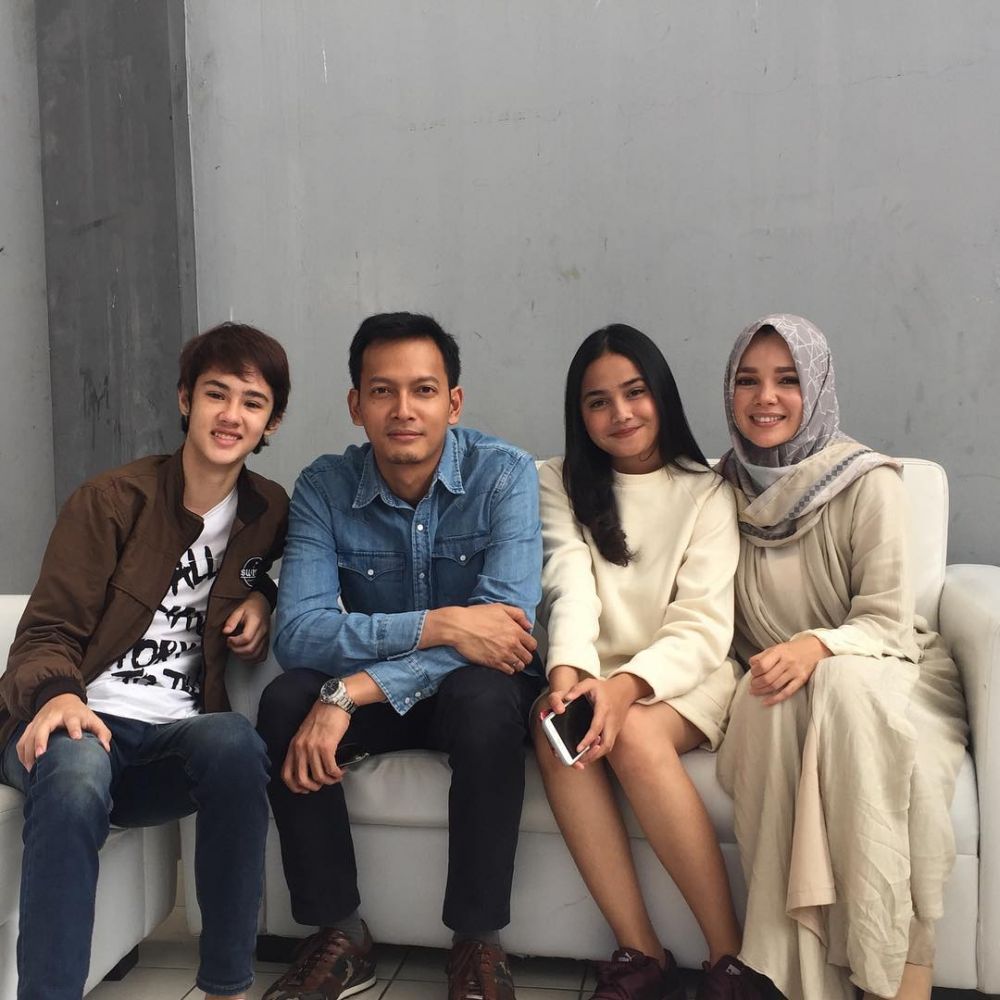 10 Gaya Cole Gribble, pemeran adik Chelsea Islan di Ayat-Ayat Cinta 2