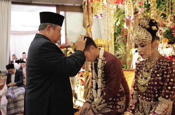 7 Potret sakralnya pernikahan Rasyid, anak Hatta Rajasa