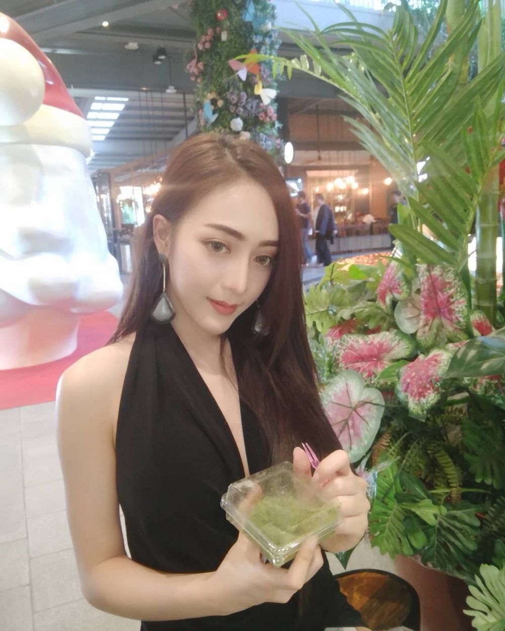 Ini lho 10 potret cantik model seksi yang dipacari bocah 10 tahun