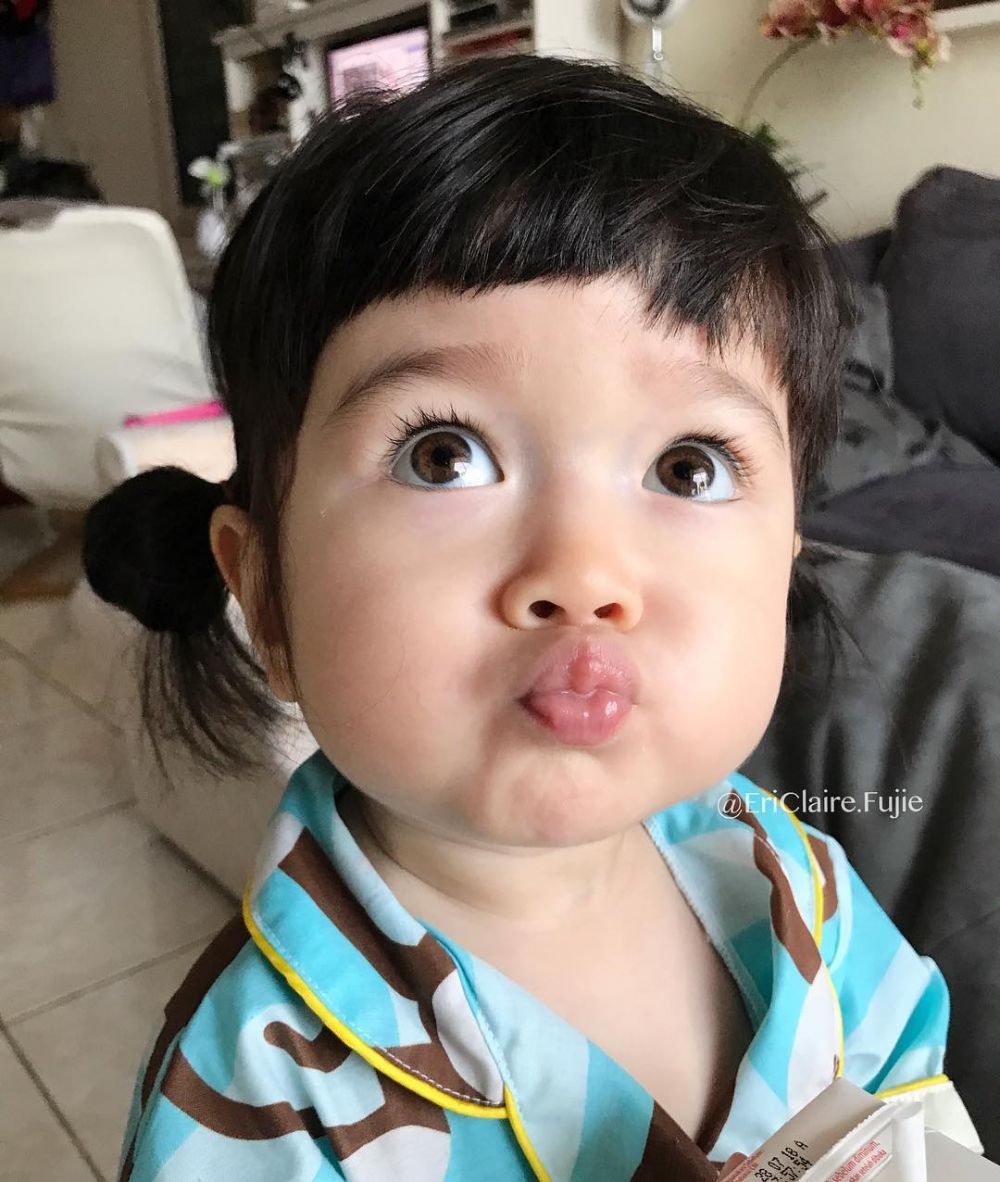 10 Potret Eri Fujie, balita yang bikin heboh karena keindahan matanya