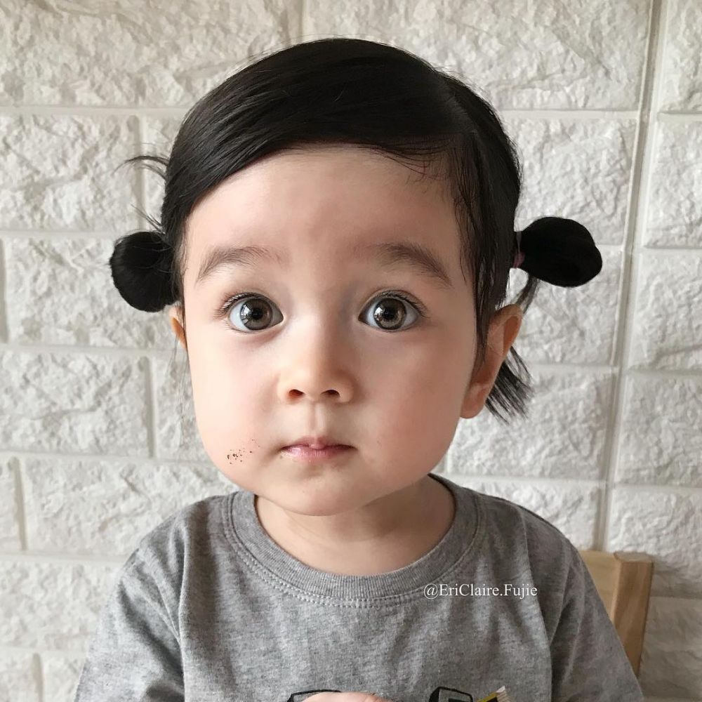 10 Potret Eri Fujie, balita yang bikin heboh karena keindahan mat