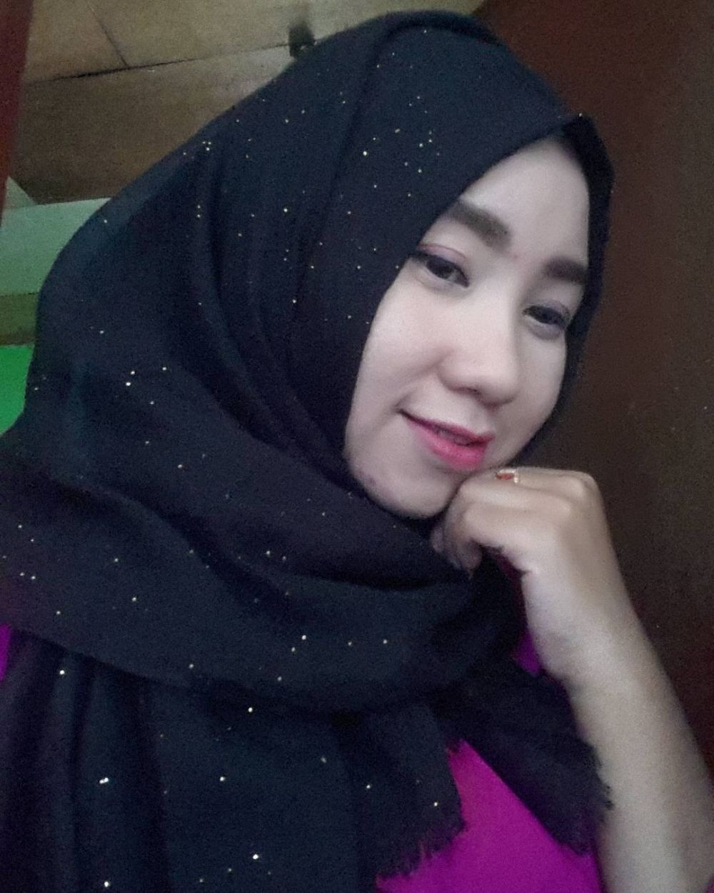 Tampilan dianggap gila, ini 10 potret Upiak Isil yang aslinya cantik