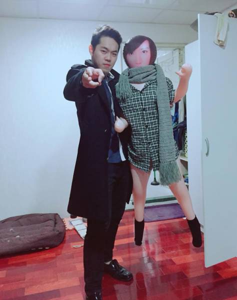 Beli boneka seks di toko online, yang didapat pria ini bikin ngakak