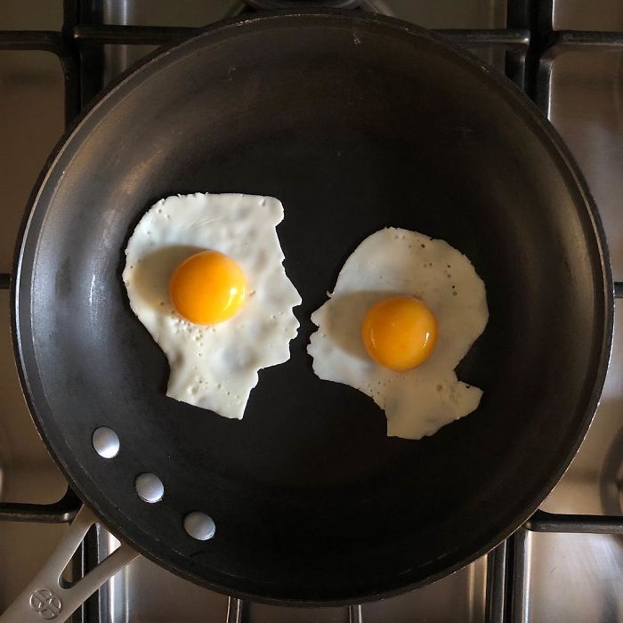 15 Karya seni dari telur mata sapi ini bikin nggak tega buat makan