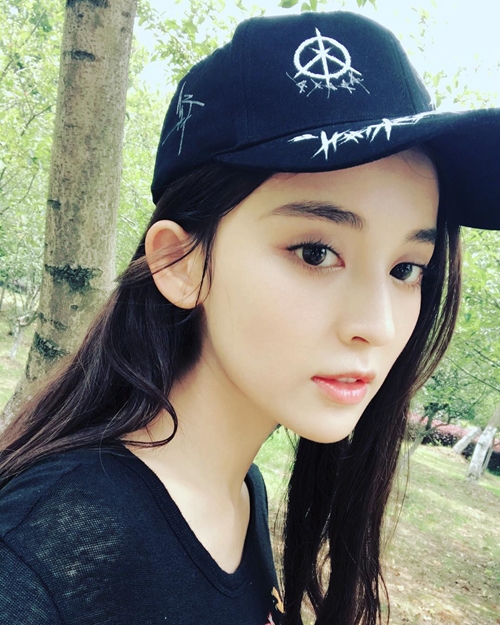 10 Pesona Guli Nazha, artis China-Turki disebut pacar Kris eks EXO