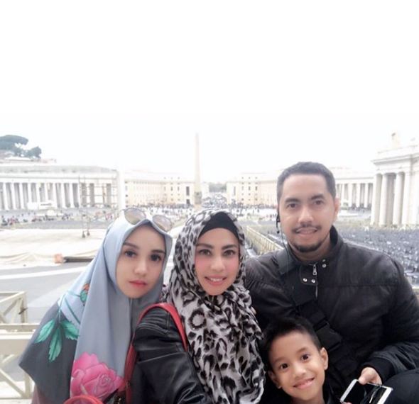 Selalu tampil glamor, ini 10 gaya Heidy istri pengacara Sunan Kalijaga