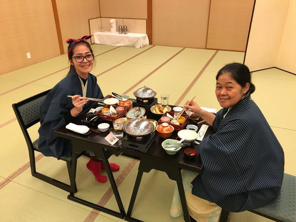 Sedang di ambang cerai, Gracia Indri asyik traveling ke luar negeri