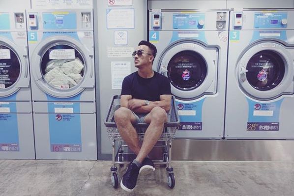 Masuk daftar pria tertampan sedunia, ini 10 gaya keseharian Joe Taslim