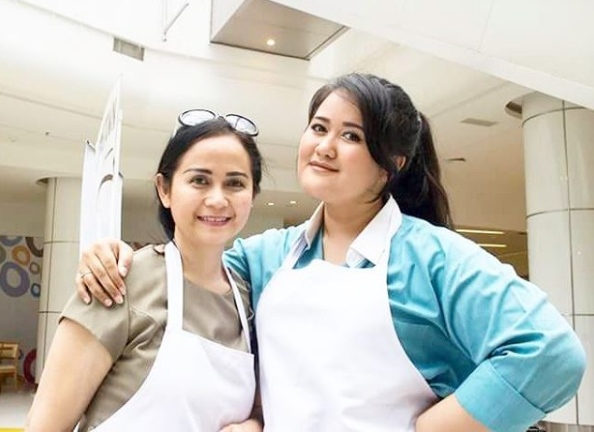 10 Potret cantik Marini Putri, cucu BJ Habibie yang jago masak