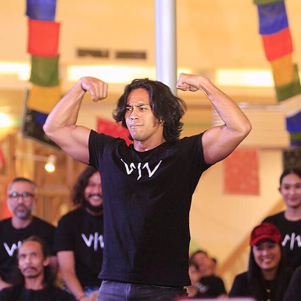 10 Gaya gagah Dian Sidik, aktor kerap berperan parlente & logat Jawa