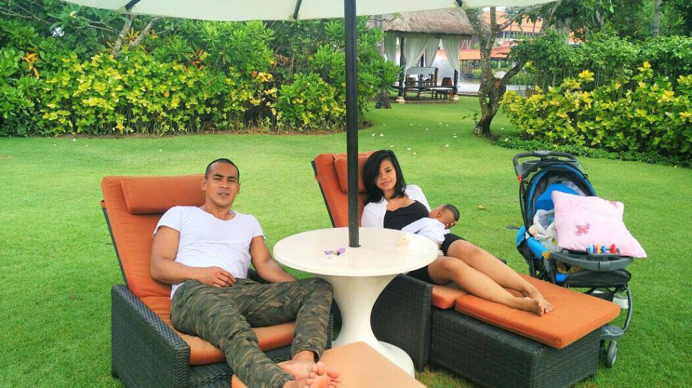 10 Gaya gagah Dian Sidik, aktor kerap berperan parlente & logat Jawa