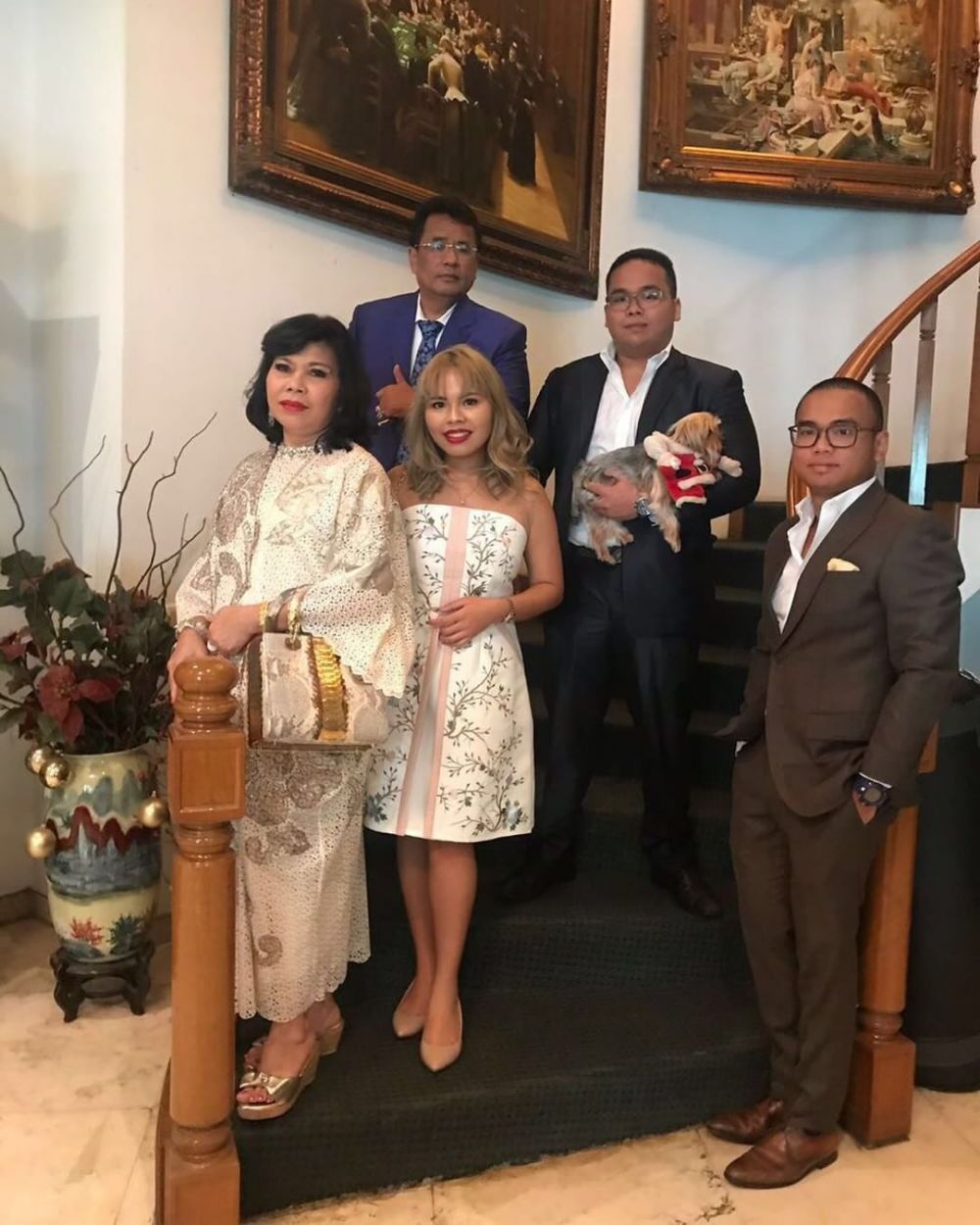 Serba mewah, ini gaya 4 istri pengacara terkenal Indonesia