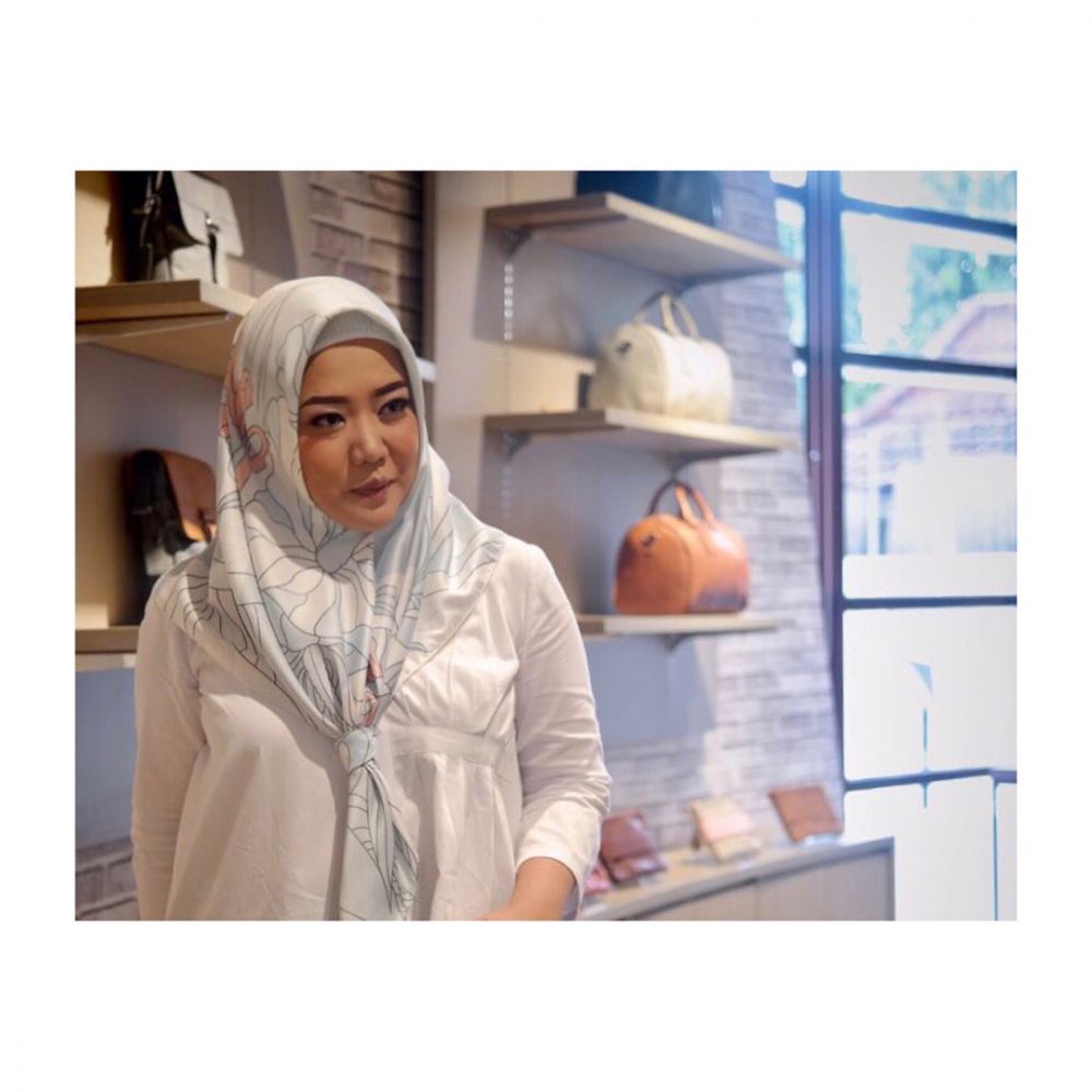 Putuskan berhijab, ini 10 gaya Risa Saraswati 'Danur' yang bikin adem