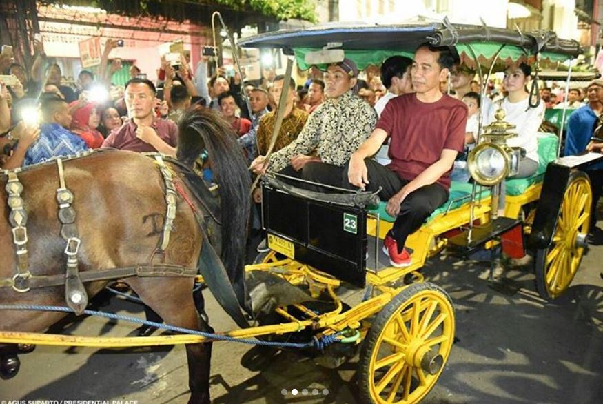 Malam mingguan ke Malioboro, ini 10 potret Jokowi sapa warga Jogja