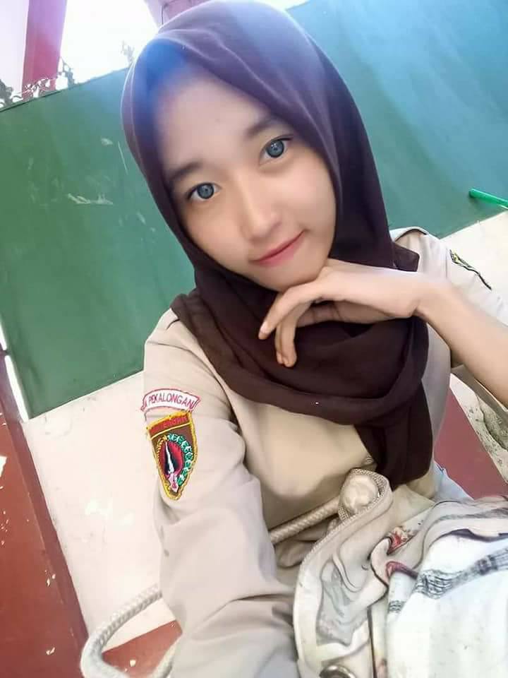 6 Pesona siswi cantik penjual jamu keliling, tak kenal gengsi