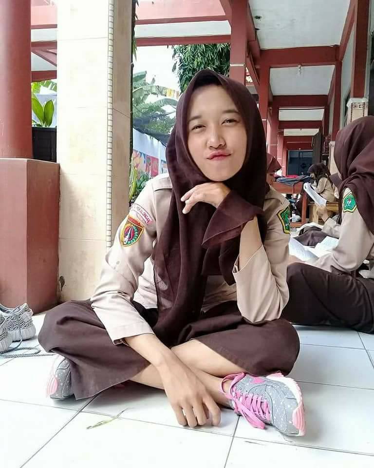 6 Pesona siswi cantik penjual jamu keliling, tak kenal gengsi