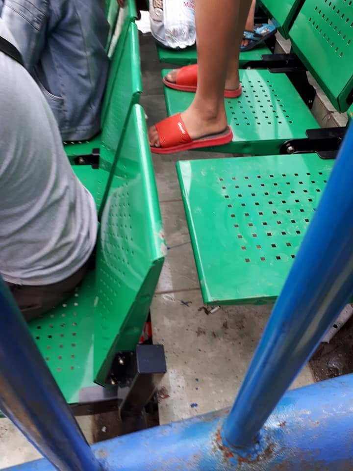 8 Foto kursi Stadion Citarum yang jadi sorotan, bikin gagal paham!