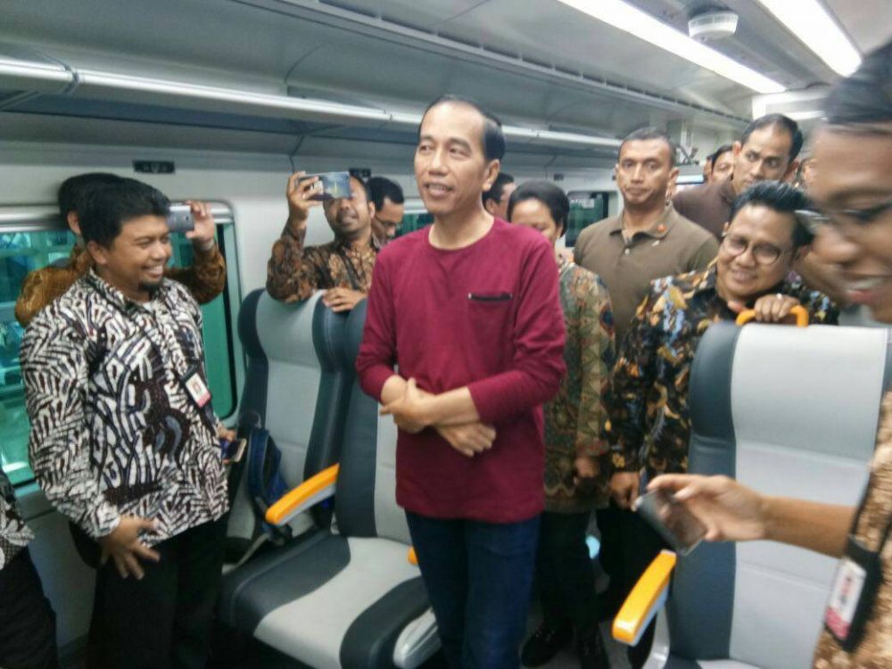 8 Foto kereta bandara yang baru diresmikan Jokowi, ini tarifnya