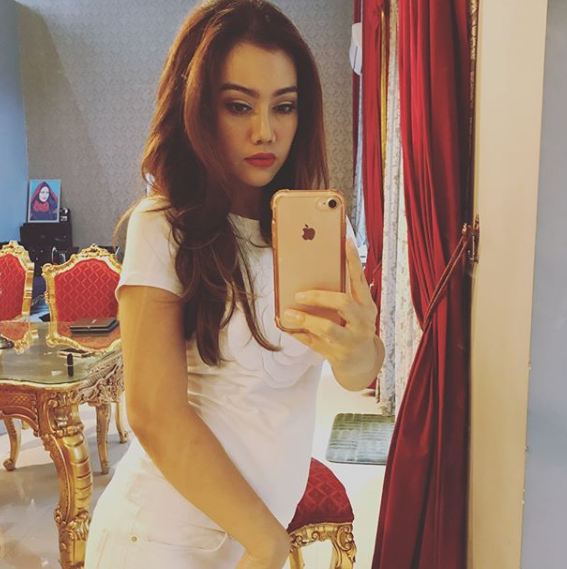 10 Pesona Nia Anggia, adik Julia Perez yang seksi abis