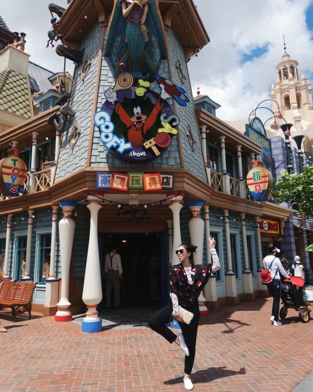 7 Gaya sporty nan stylish ala Isyana Sarasvati, bisa kamu tiru nih