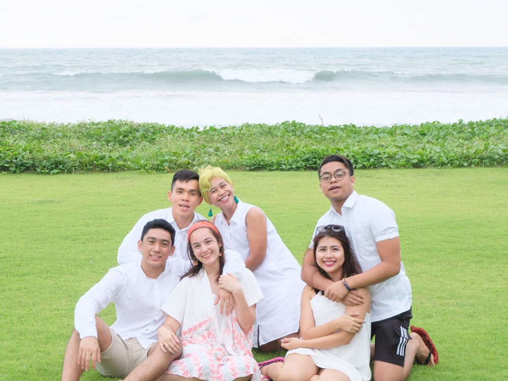 6 Seleb ini rayakan tahun baru sambil liburan bareng keluarga pacar