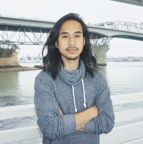 10 Potret Vikra Ijas, cowok macho pendiri web donasi Kitabisa