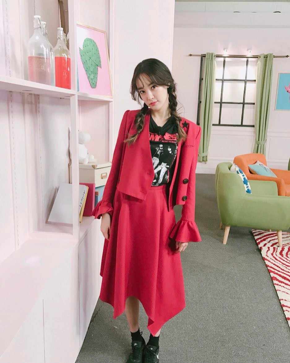 10 Pesona Lee Joo Yeon eks member after School, deket sama G-dragon