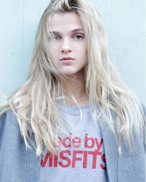 10 Pesona Skylar Dunn, pemeran Charity muda film The Greatest Showman