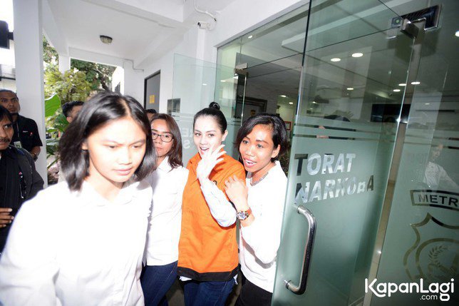 Tercyduk karena narkoba, ini 5 ekspresi Jennifer Dunn di depan media