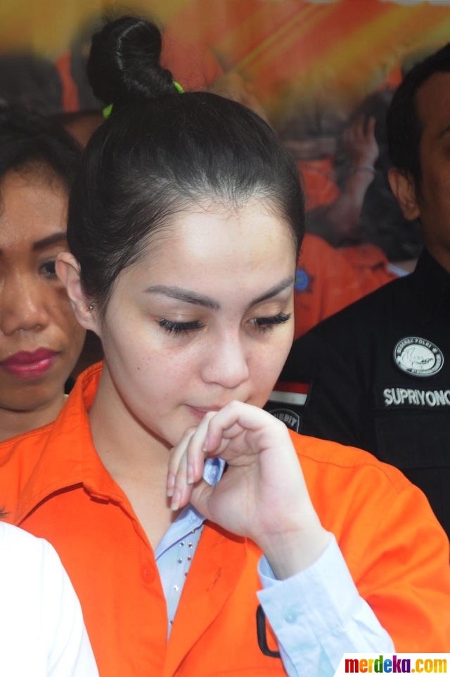 Tercyduk karena narkoba, ini 5 ekspresi Jennifer Dunn di depan media