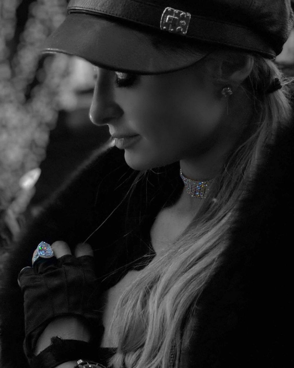 Dilamar di pegunungan Aspen, Paris Hilton resmi bertunangan