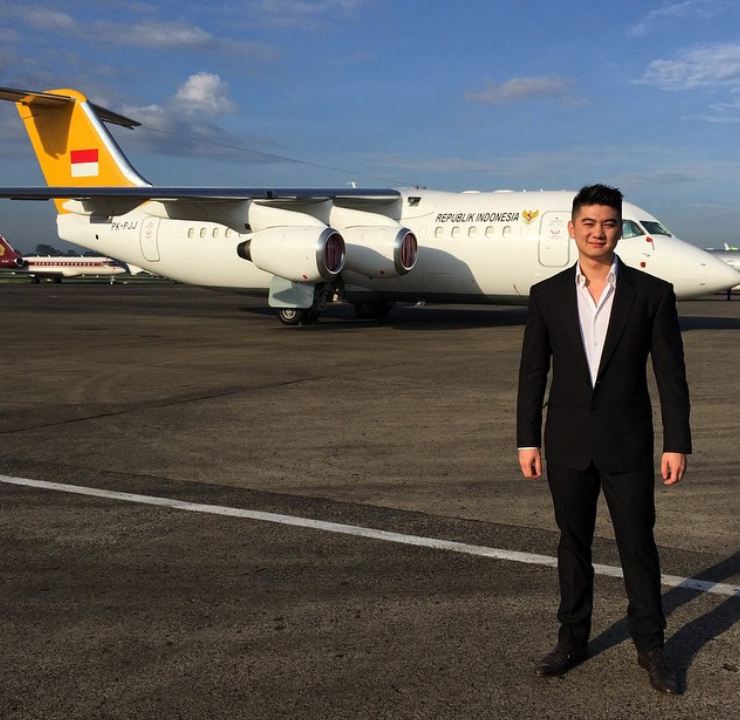 Perjuangan banget, 5 seleb ini pernah jadi tukang cuci sebelum tenar