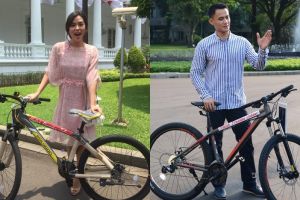 Cara 5 seleb ini dapat sepeda dari Presiden Jokowi unik banget