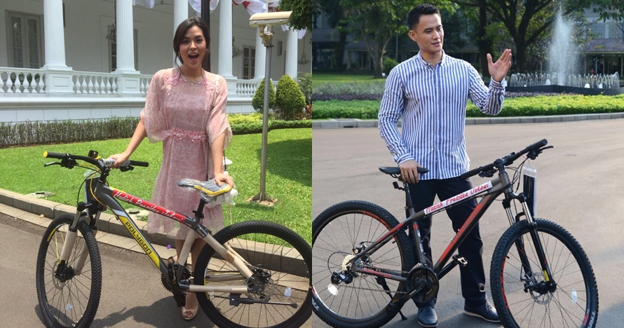 Cara 5 seleb ini dapat sepeda dari Presiden Jokowi unik banget
