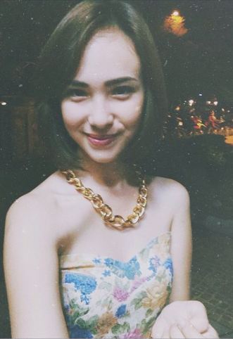 Pamer pundak dan punggung, 10 foto Pamela Bowie ini dipuji warganet