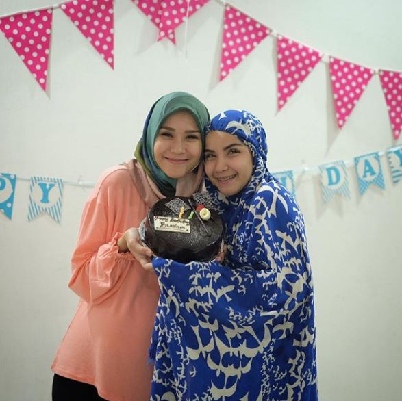 10 Momen kedekatan Tasya Medina dan Zaskia Mecca, sister goals abis