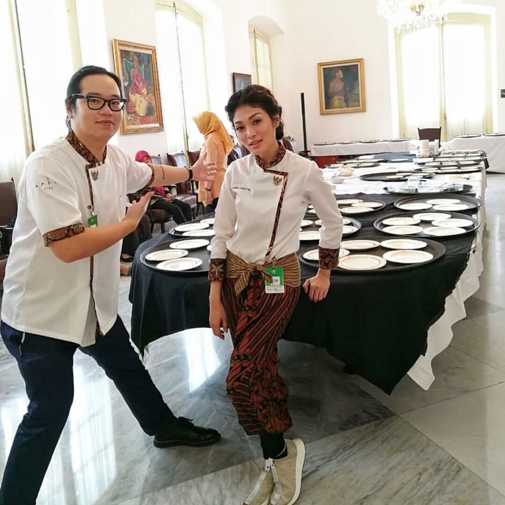 10 Pesona si koki seksi Karen Carlotta, beranak tiga tapi makin hot