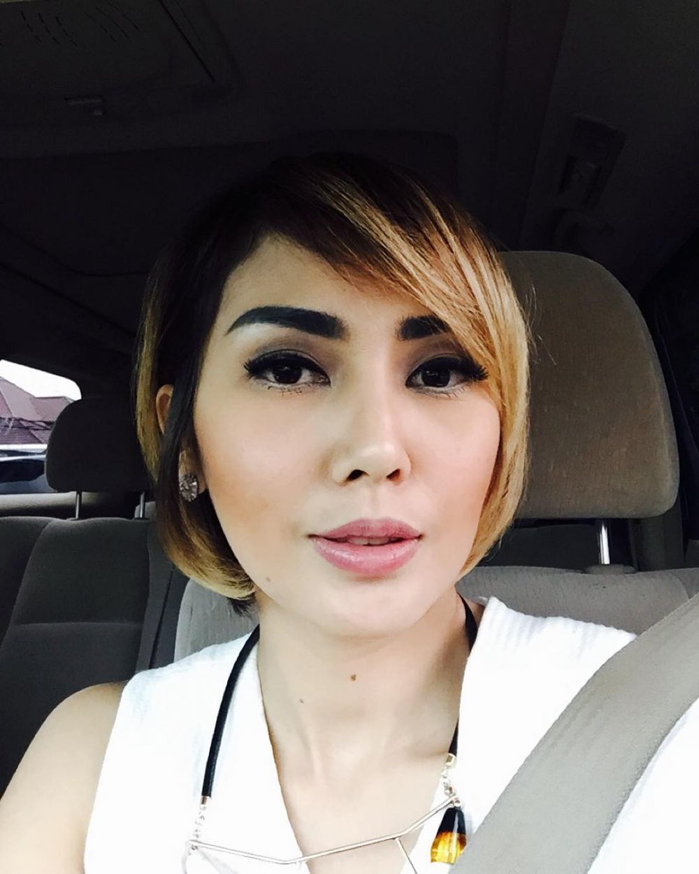 Unggah foto berhijab,ini 10 transformasi Fenita Arie sejak awal karier