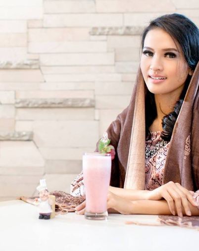 7 Potret Yulistra Ivo, gadis 25 tahun calon istri Gubernur Kalteng