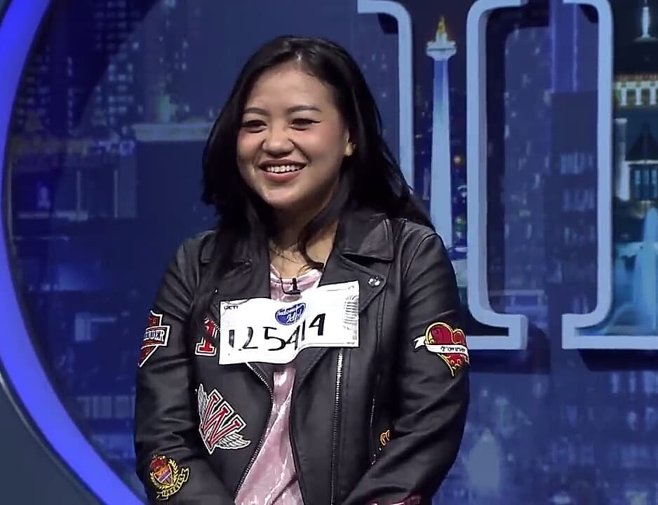 10 Potret Irine, backing vocal Judika yang pukau juri Indonesian Idol