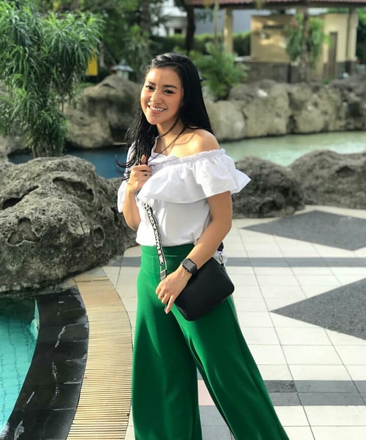 10 Potret Irine, backing vocal Judika yang pukau juri Indonesian Idol