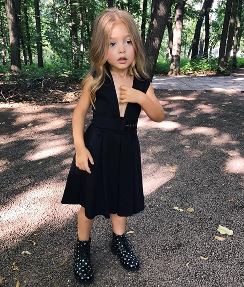 10 Pesona Sophie, si fashionista cilik yang cantik & berambut indah